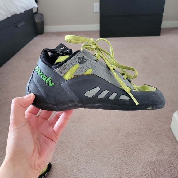 Evolv Climbing Shoes - Picture 3 of 4